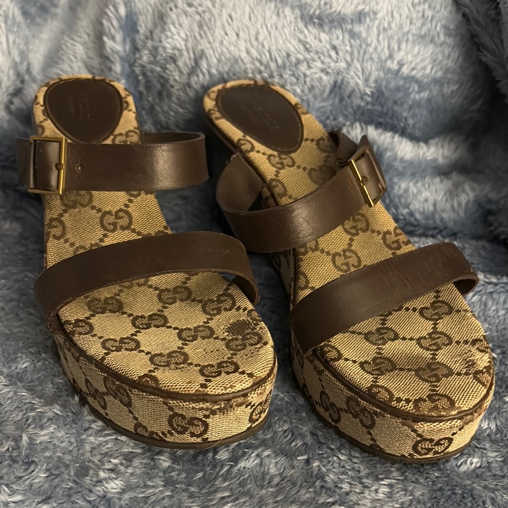 Gucci Brown Tan Sandals with Geometric Pattern and Wide Straps
